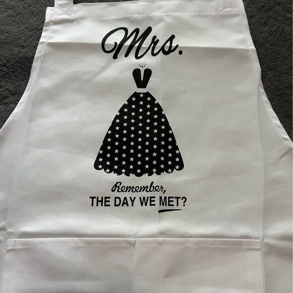 NEW Couples Mr and Mrs Aprons (Perfect for Engagement/ Wedding Gift) - Picture 5 of 6